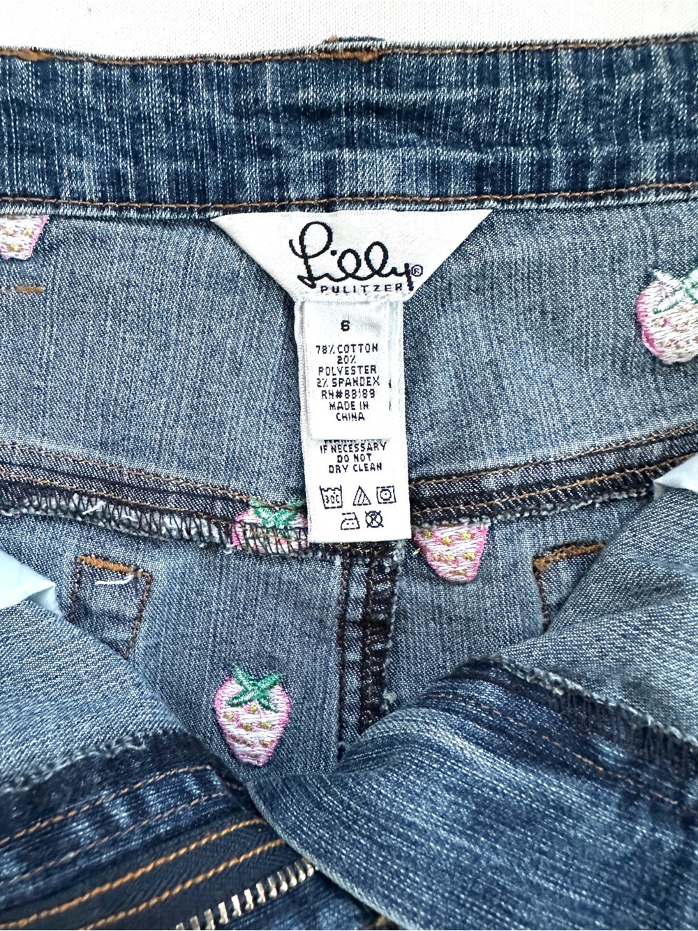 VINTAGE LILY PULITZER WHITE LABEL DENIM MINISKIRT STRAWBERRY EMBROIDERY RARE Sz6 - Picture 5 of 6